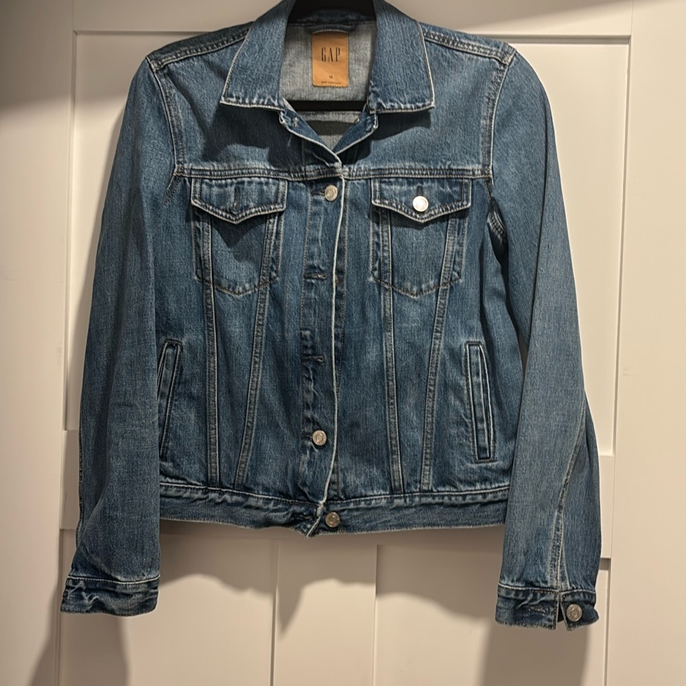 Classic Gap Jean Jacket Size M
